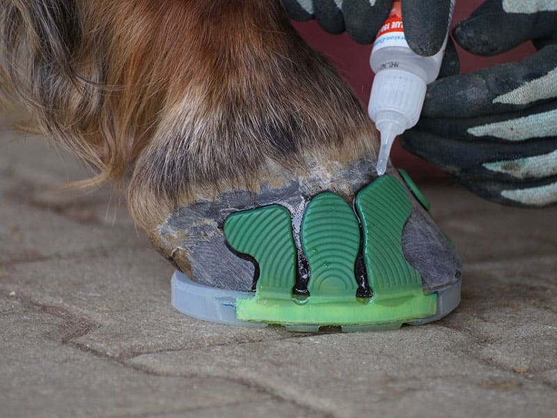 Fer collé Nailless avec des manchettes à coller Wolf Busch&reg;