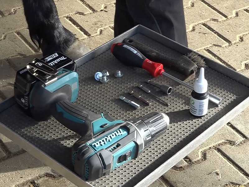 accesorio para la instalación de ramplones en protección alternativa para cascos con inserciones roscadas