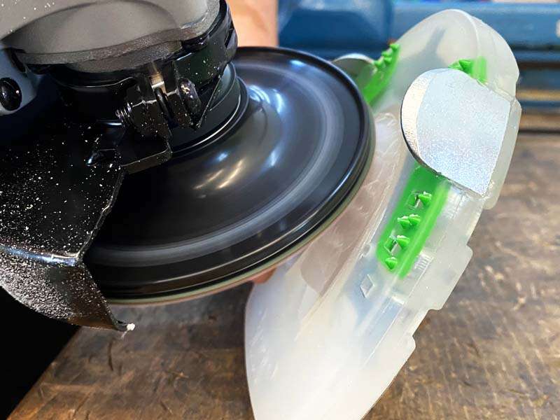 Modify the debris guard of the horseshoe.
