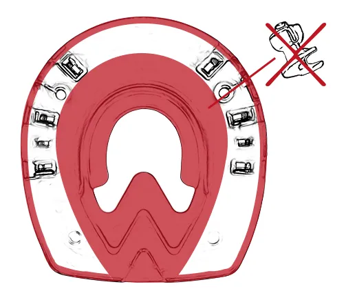Le spike ne doit pas être placé sur le bord extérieur de la ferrure Duplo. Il ne doit pas non plus être placé trop à l’intérieur.