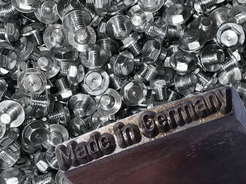 Anti-slip studs for alternative hoof protection made in Germany