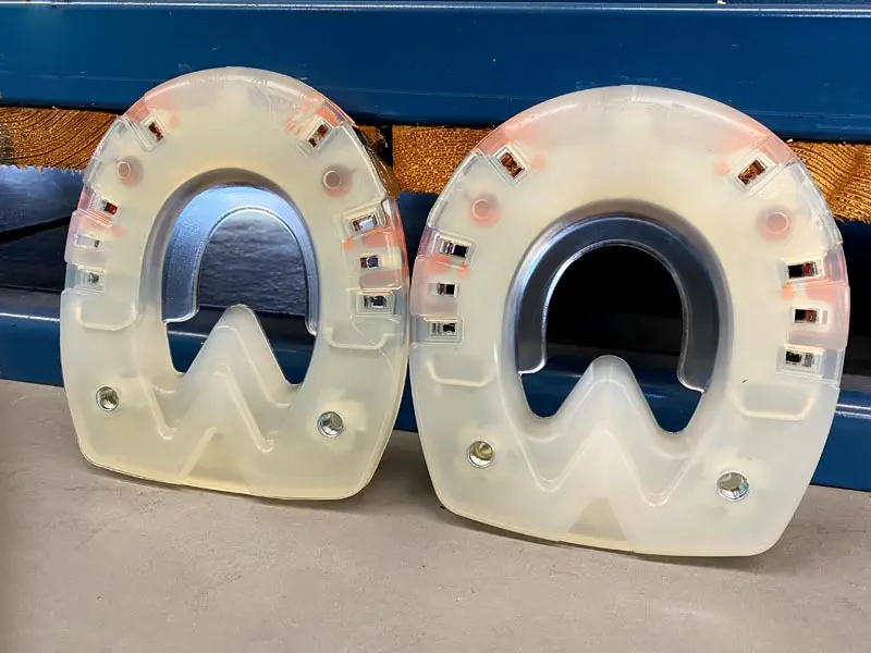 fer d’hiver avec clips latéraux et filetage pour sabots avant et arrière
