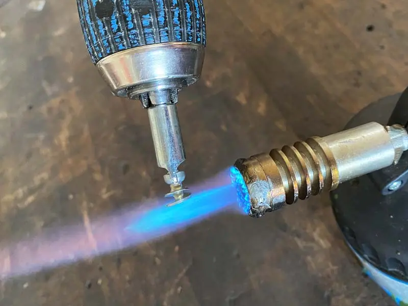 pistolet à air chaud Steinel avec buse de réduction et spike pour fers en plastique