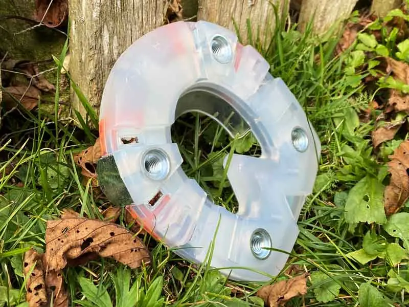 Modèle spécial du Straight Bar Shoe dans une version particulièrement stable pour une utilisation avec des crampons.