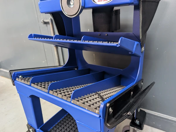 Non-slip rubber mats ensure safety and organization in the Blacksmith Tool Box Air 300.